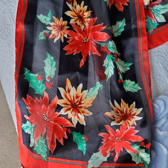 Christmas Poinsettia Scarf EUC - Picture 8 of 8